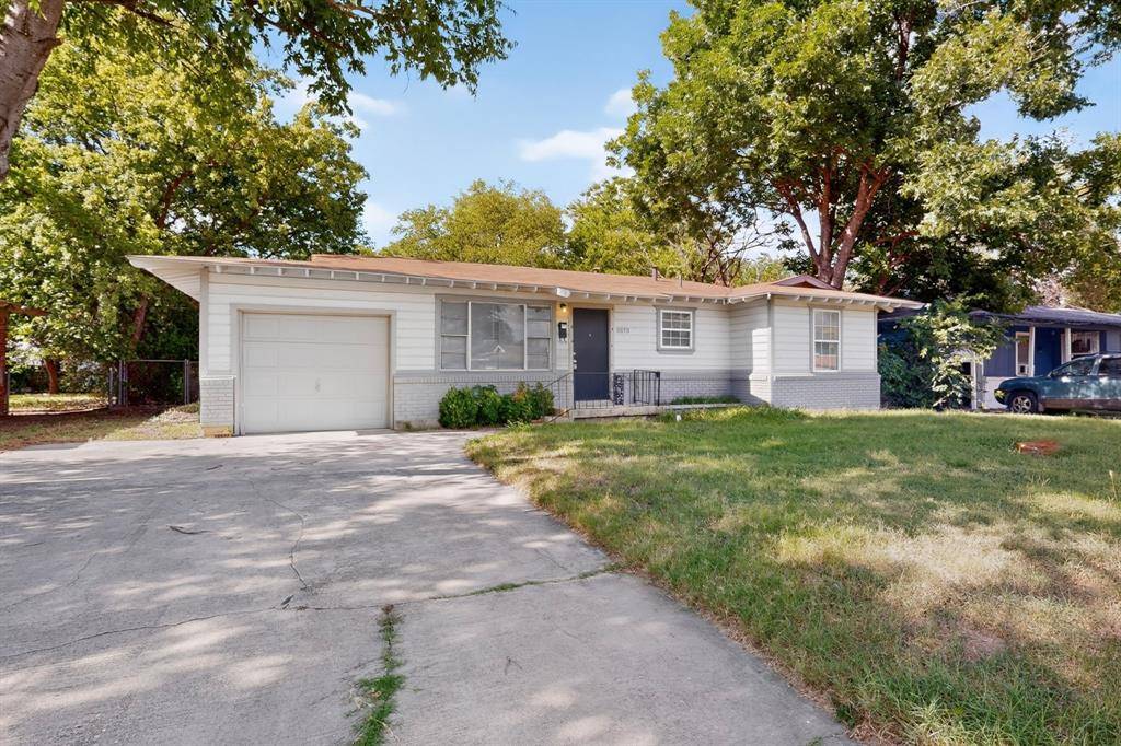 5573 Burton Avenue, Fort Worth, TX 76119