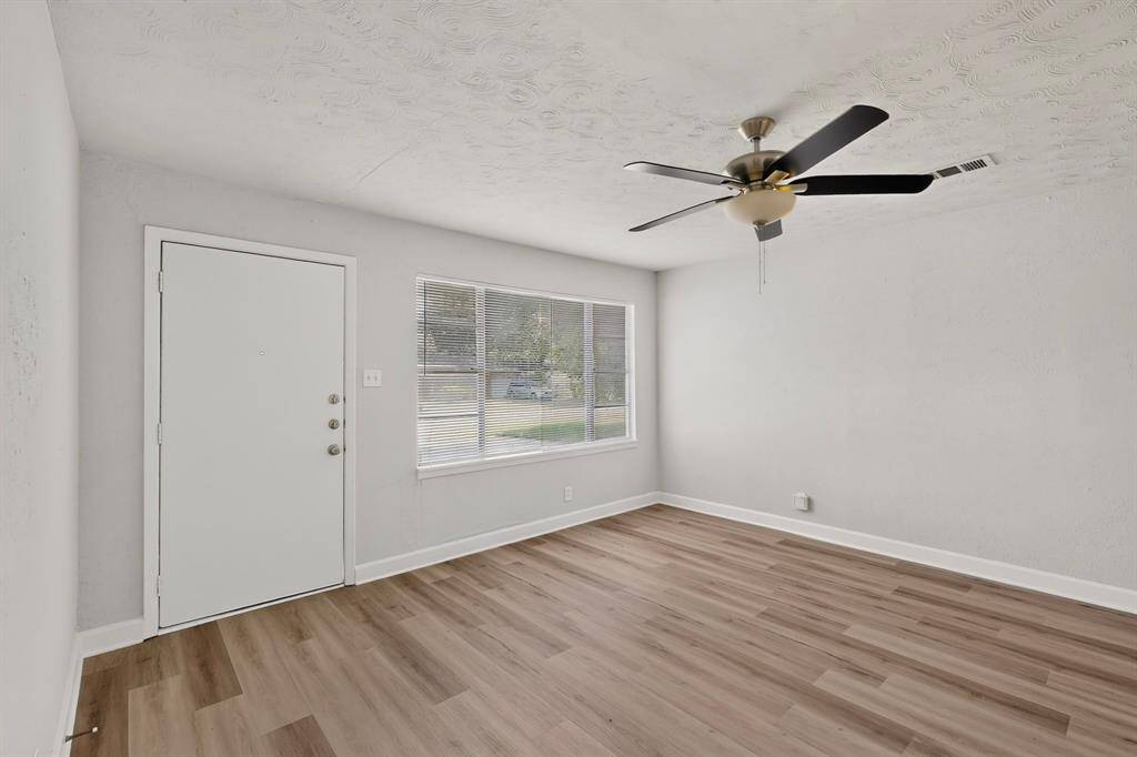 5573 Burton Avenue, Fort Worth, TX 76119