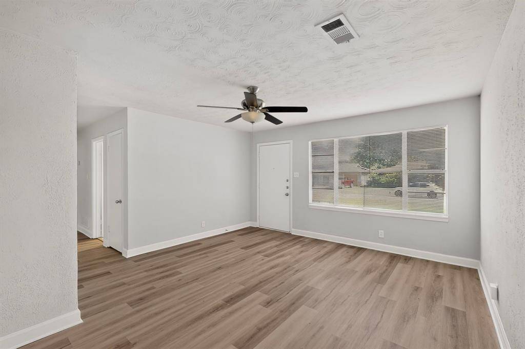 5573 Burton Avenue, Fort Worth, TX 76119