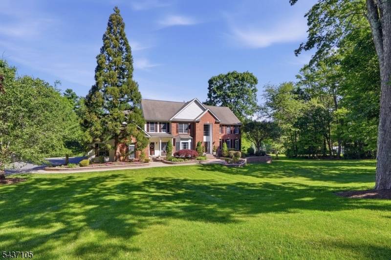 13 Hunters Trl, Chester Twp., NJ 07930