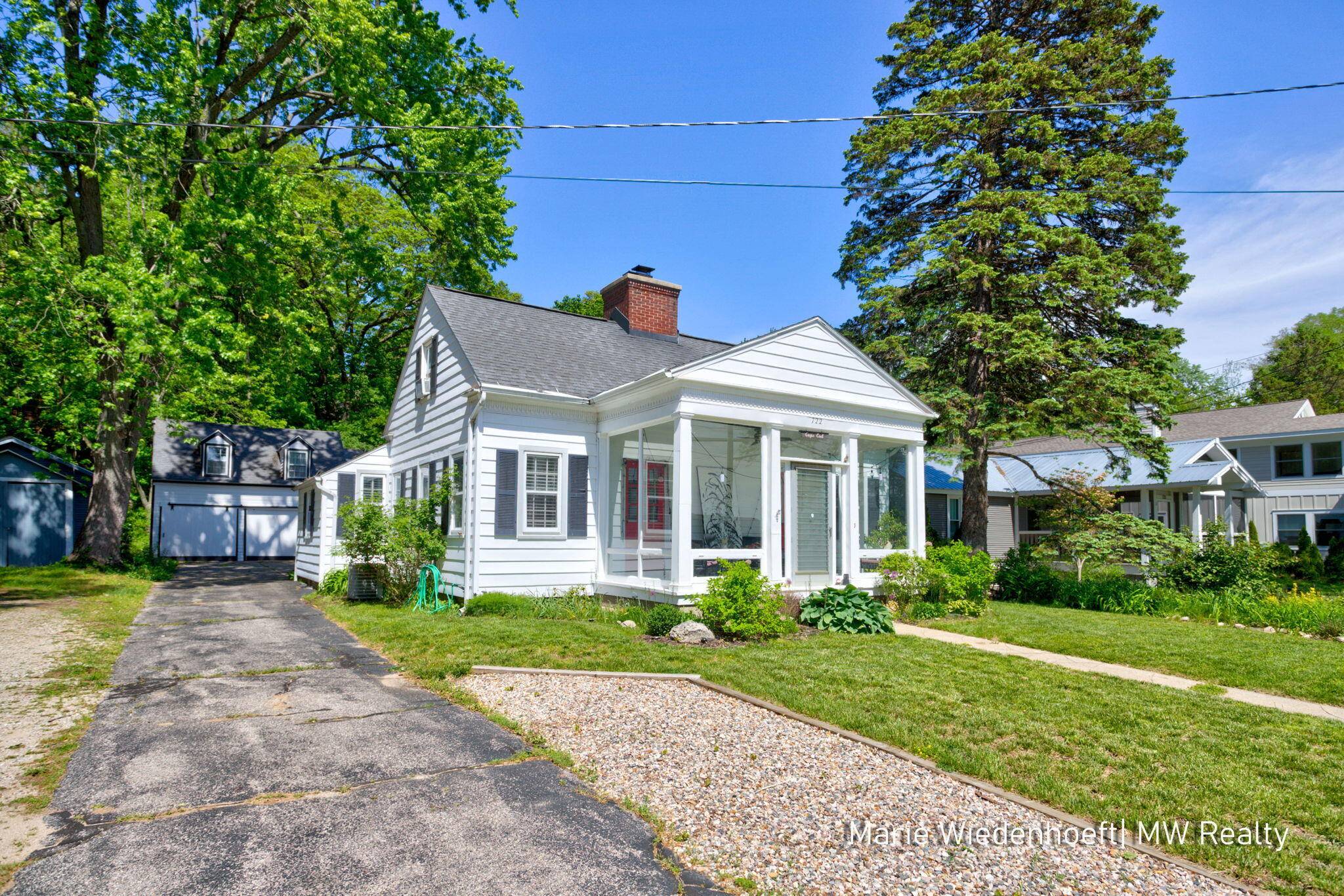 722 Lake ST, Saugatuck City, MI 49453