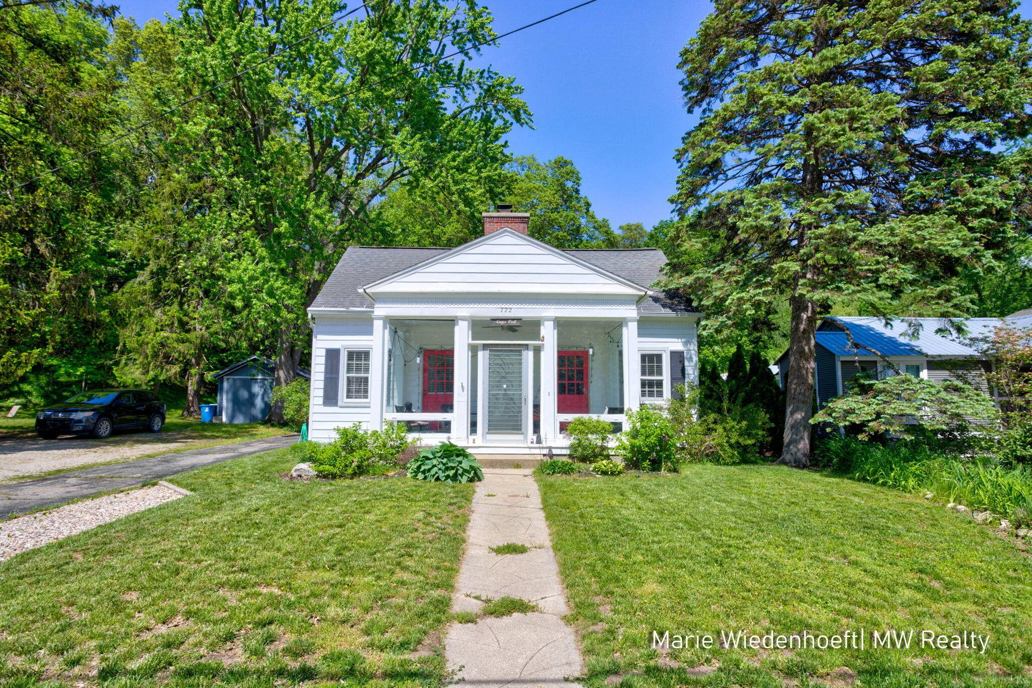 722 Lake ST, Saugatuck City, MI 49453