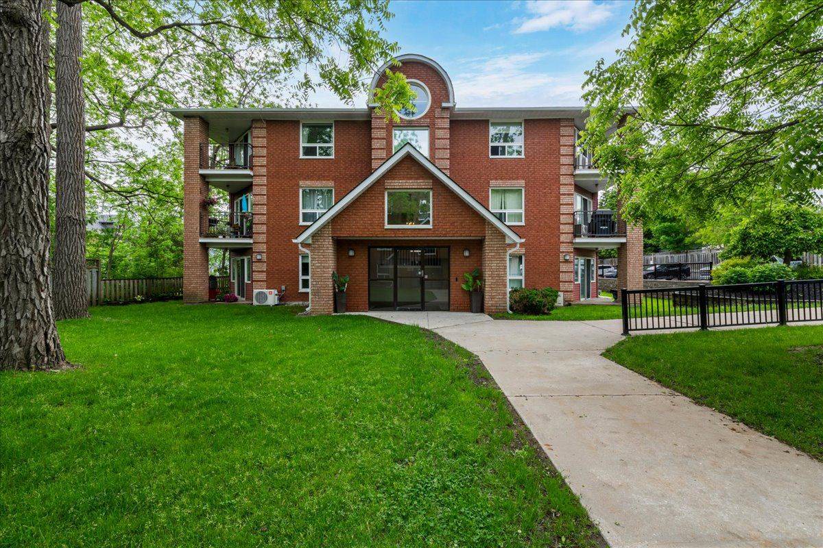 131 Clapperton ST #102, Barrie, ON L4M 3G3