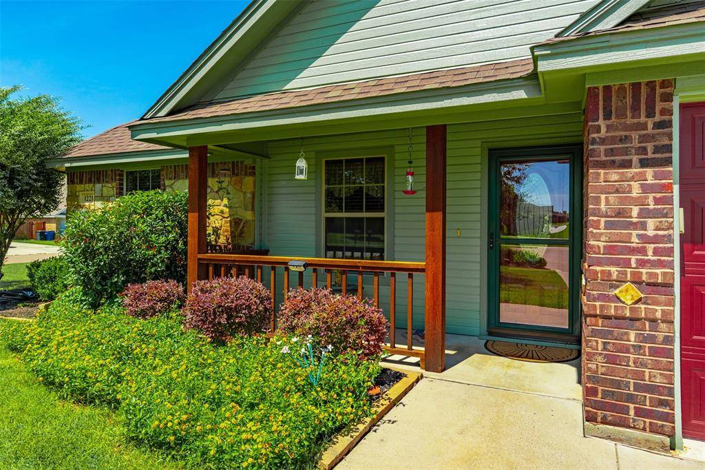 1221 Eagle Lake Drive, Azle, TX 76020
