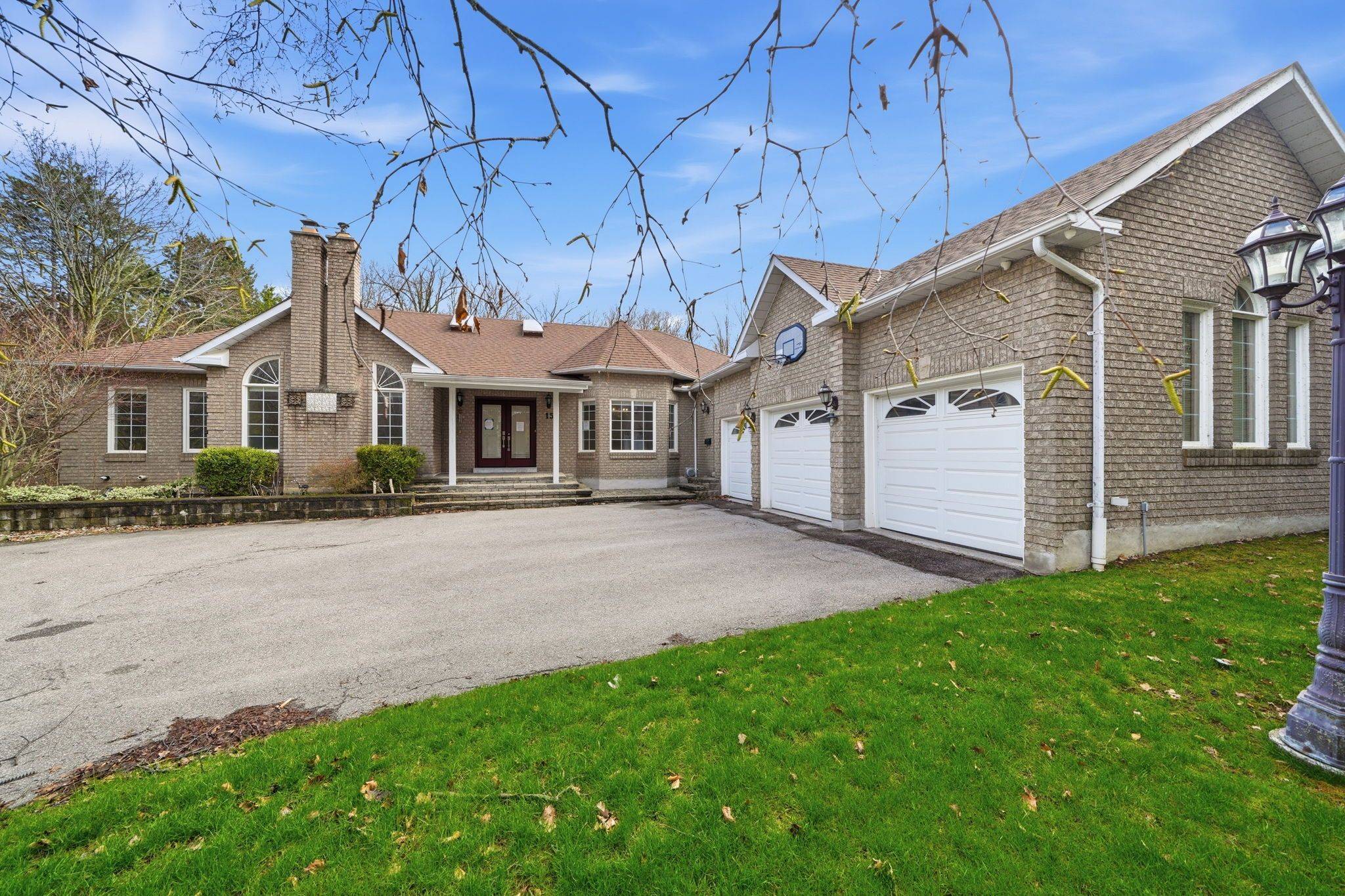 15 Treegrove CIR, Aurora, ON L4G 6M1
