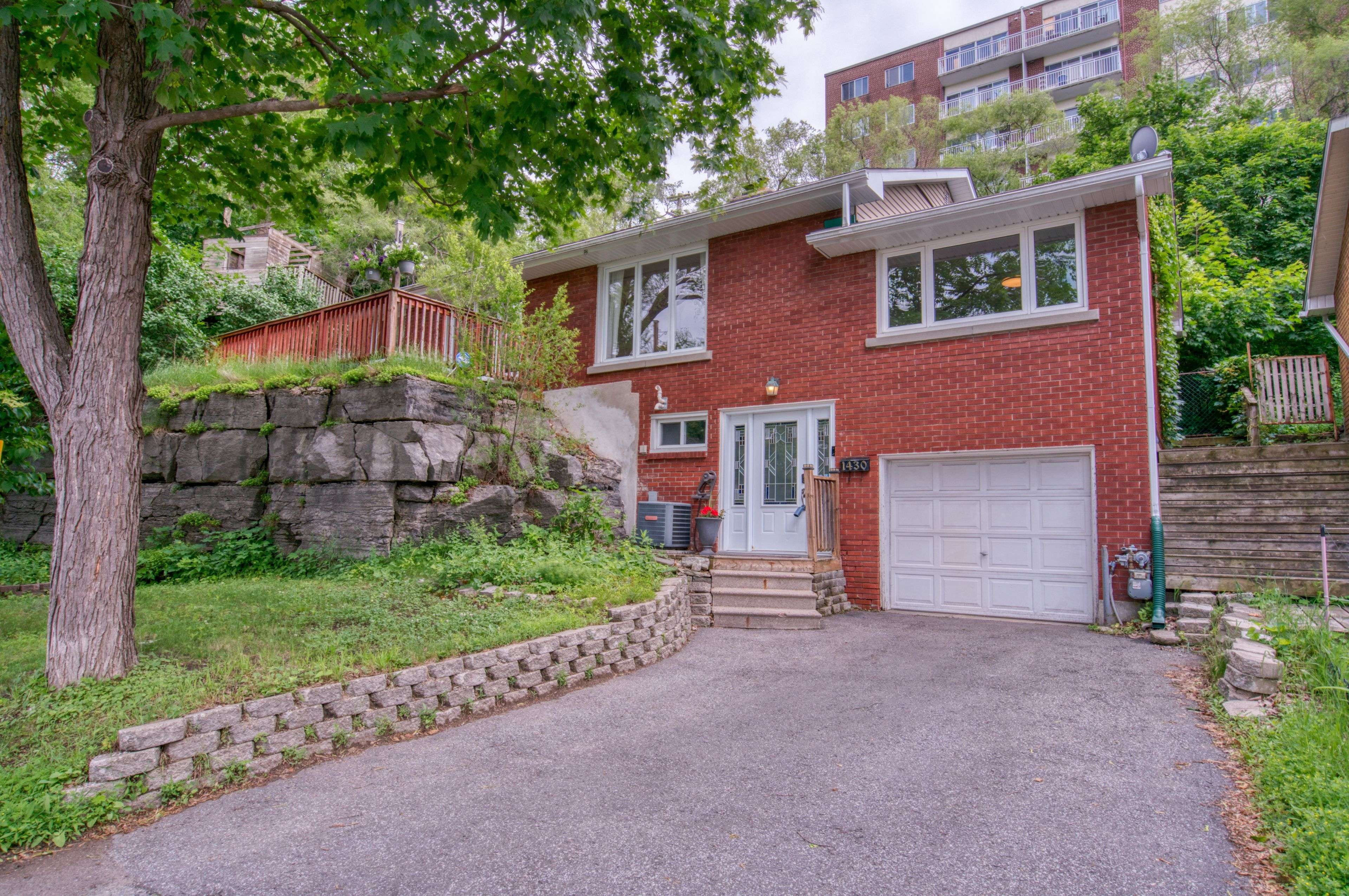 1430 Edgecliffe AVE, Carlington - Central Park, ON K1Z 8G1