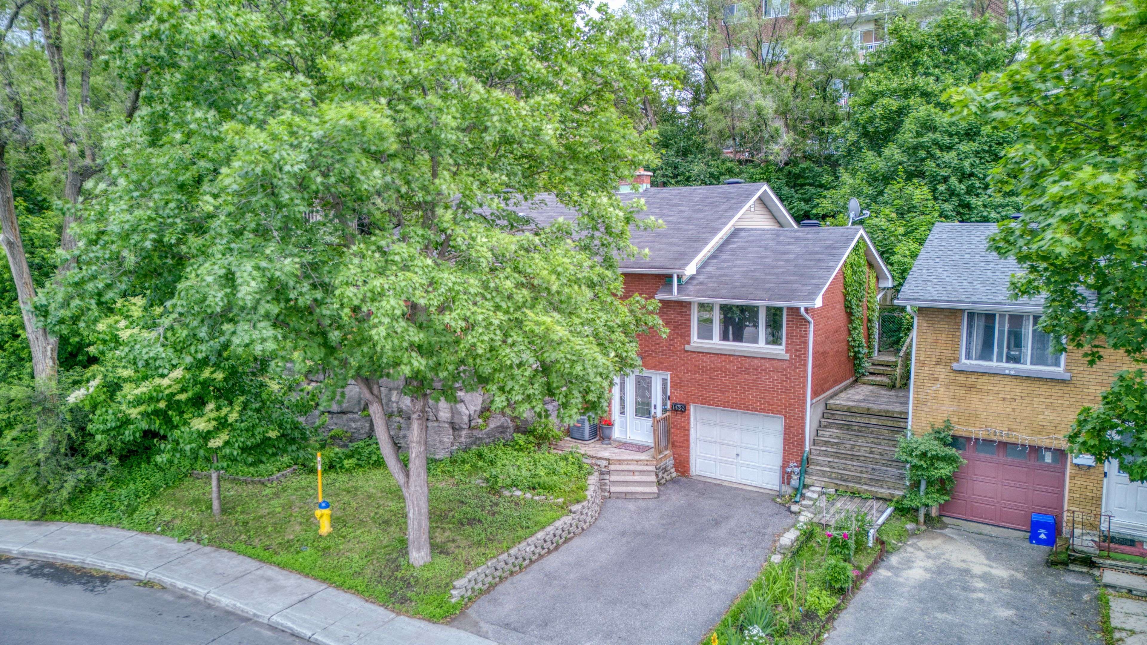 1430 Edgecliffe AVE, Carlington - Central Park, ON K1Z 8G1