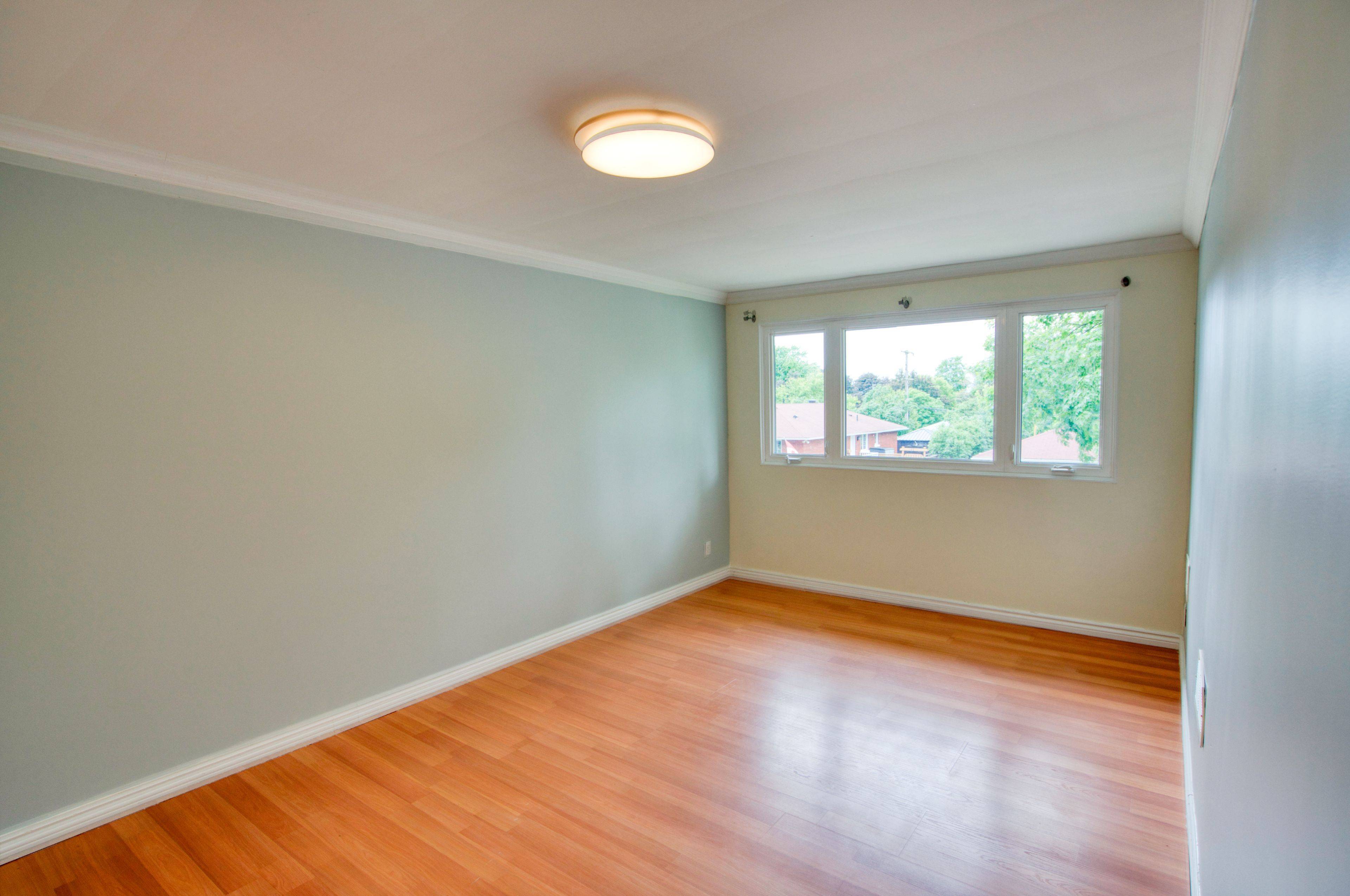 1430 Edgecliffe AVE, Carlington - Central Park, ON K1Z 8G1
