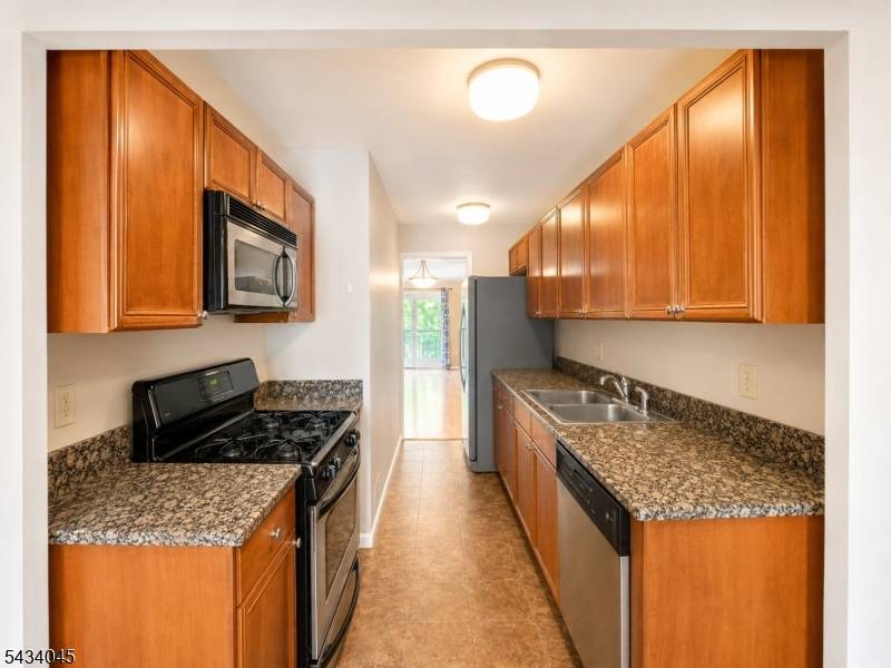 18 Mews Ln, South Orange Village Twp., NJ 07079