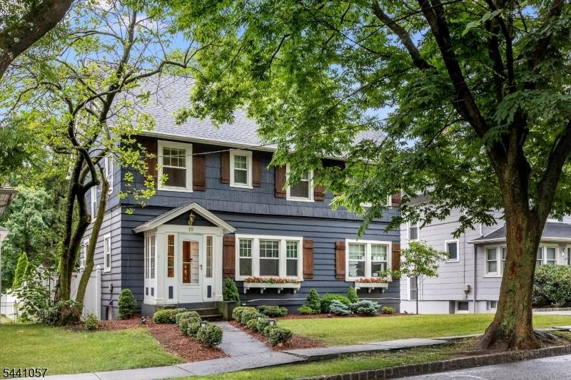 19 Forest Ave, Verona Twp., NJ 07044