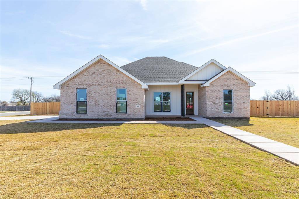 801 Whispering Oaks, Clyde, TX 76510