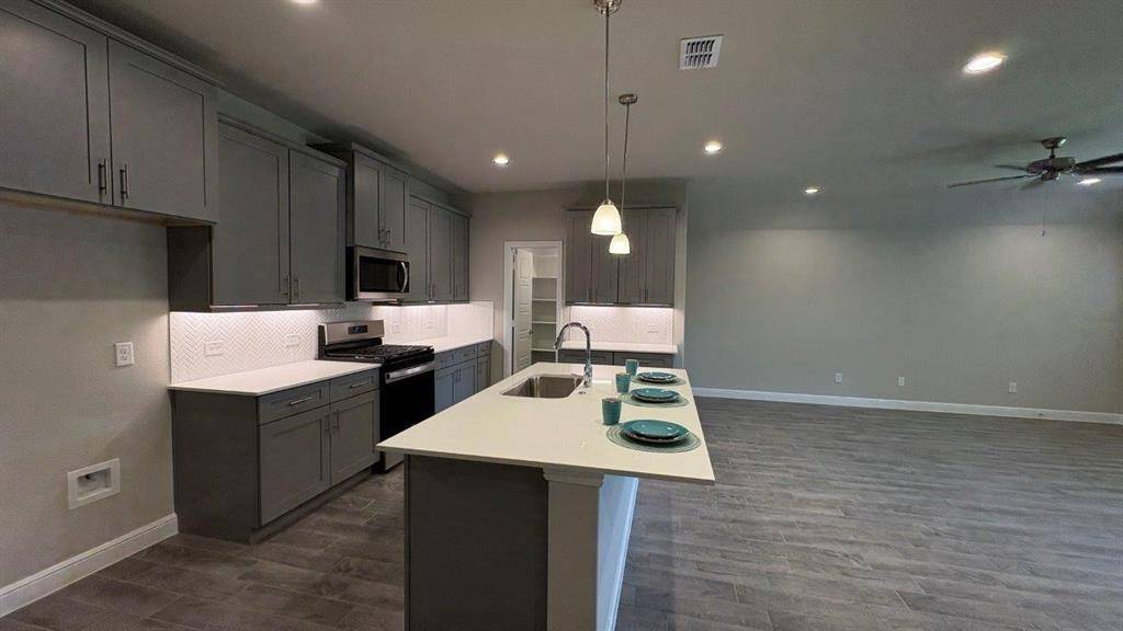 4125 CORNERSTONE Circle, Granbury, TX 76048