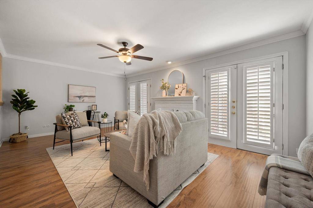 1229 Roaring Springs Road, Fort Worth, TX 76114