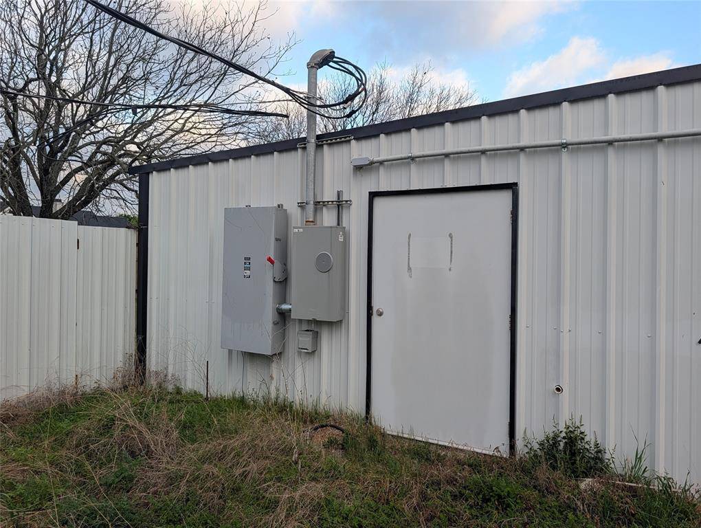 18243 N Highway 6, Valley Mills, TX 76689