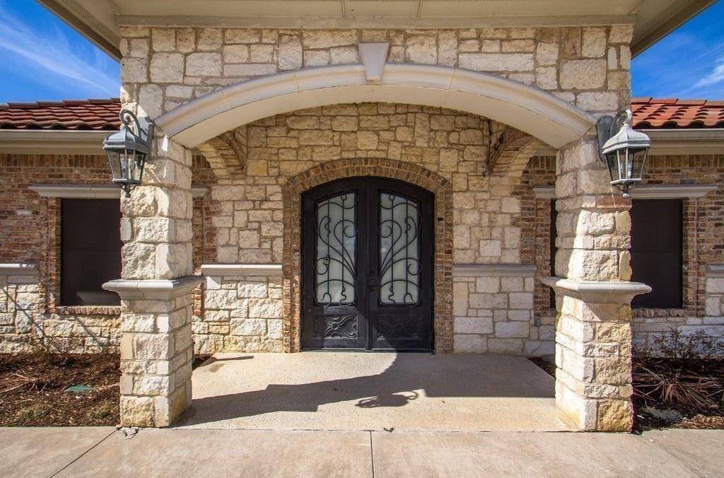 1135 Kinwest Parkway #150, Irving, TX 75063