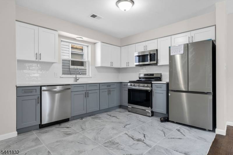232 4Th St, Newark City, NJ 07107