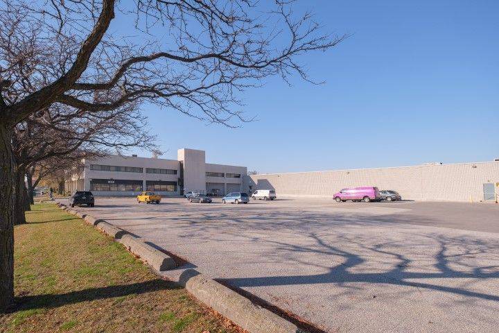 19 Waterman AVE #227, Toronto E03, ON M4B 1Y2