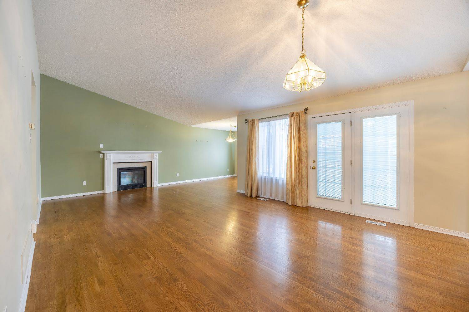 118 Bluffs RD, Clarington, ON L1B 1A8