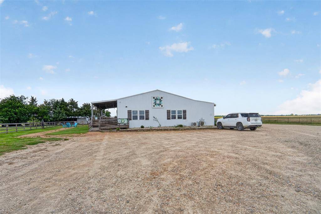 9262 Farm Road 79, Sumner, TX 75486