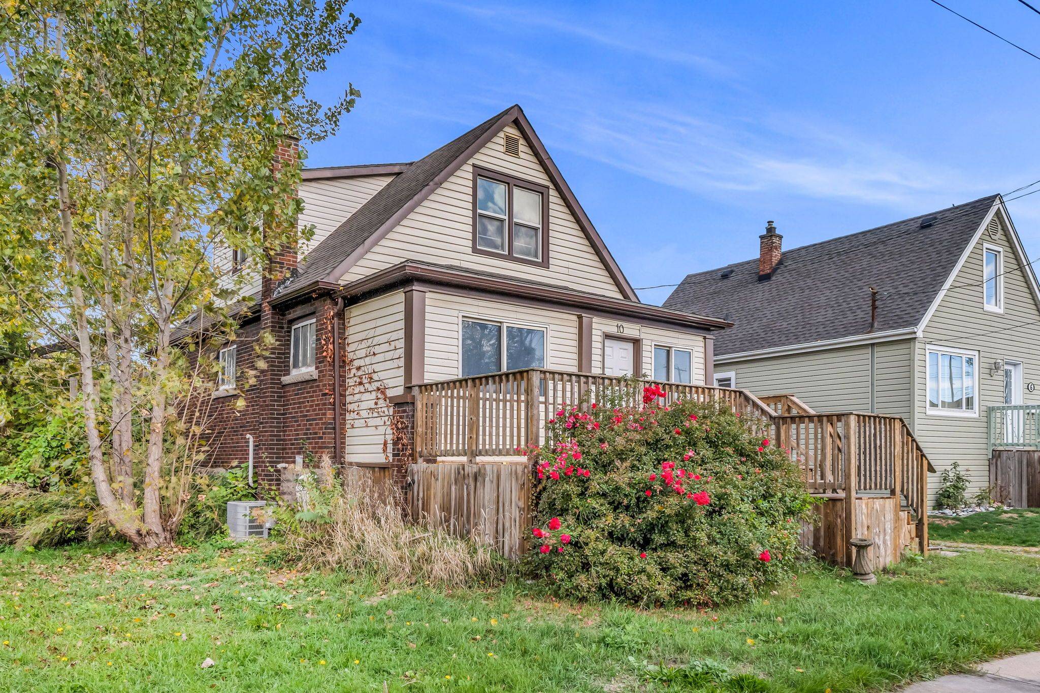 10 Locarno AVE, Hamilton, ON L8H 7H3