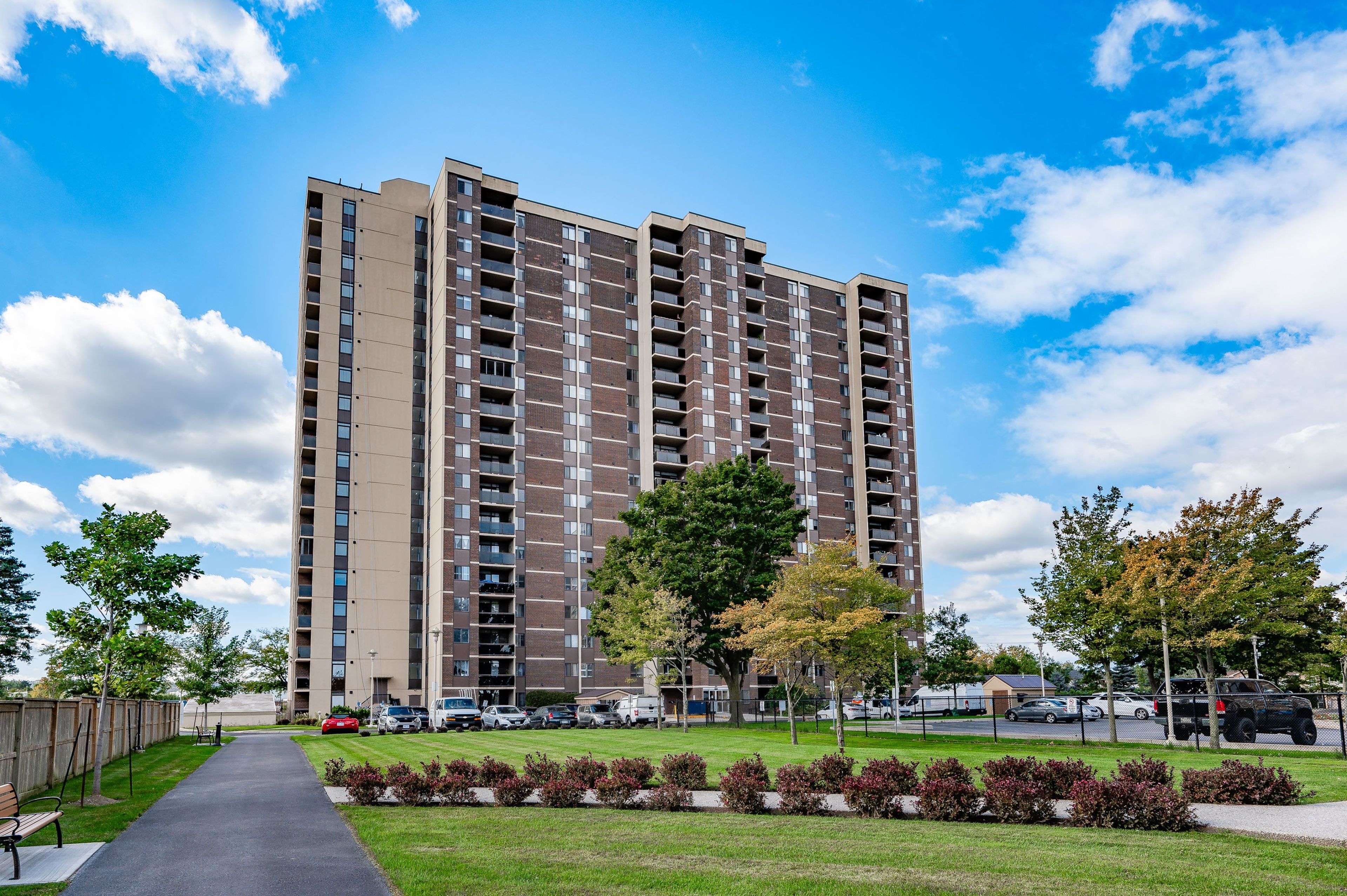 301 Frances AVE #703, Hamilton, ON L8E 3W6