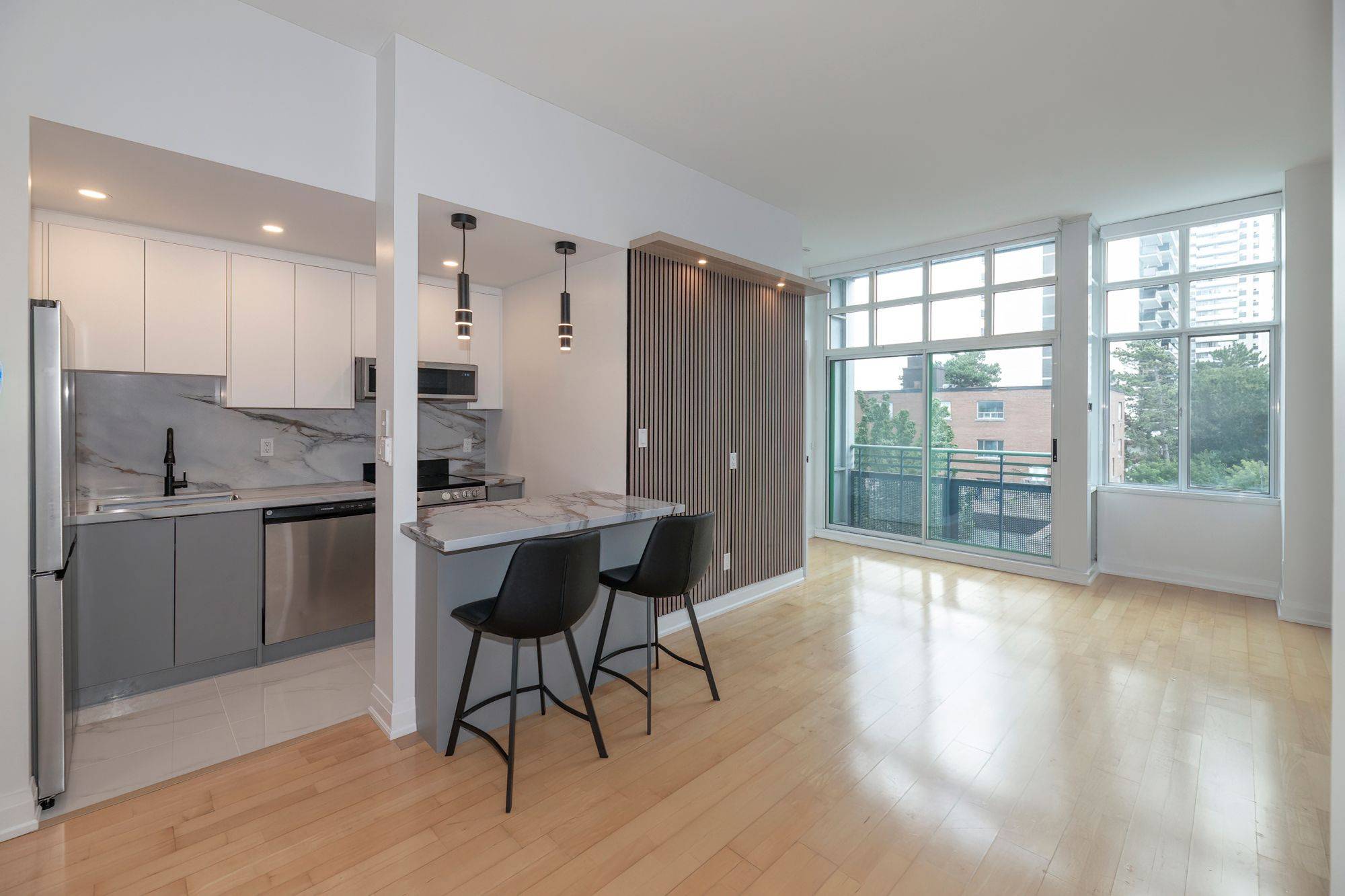 1901 Yonge ST #302, Toronto C10, ON M4S 1Y6