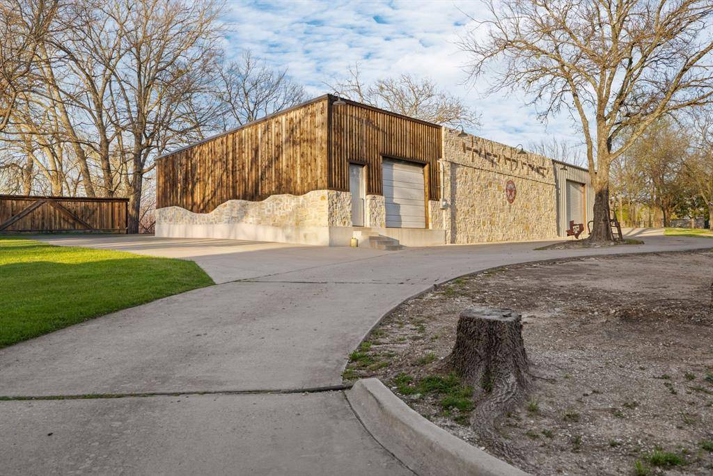 689 Jim Cannon Road, Van Alstyne, TX 75495