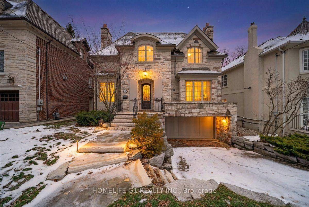 210 St Leonards AVE, Toronto C12, ON M4N 1K7