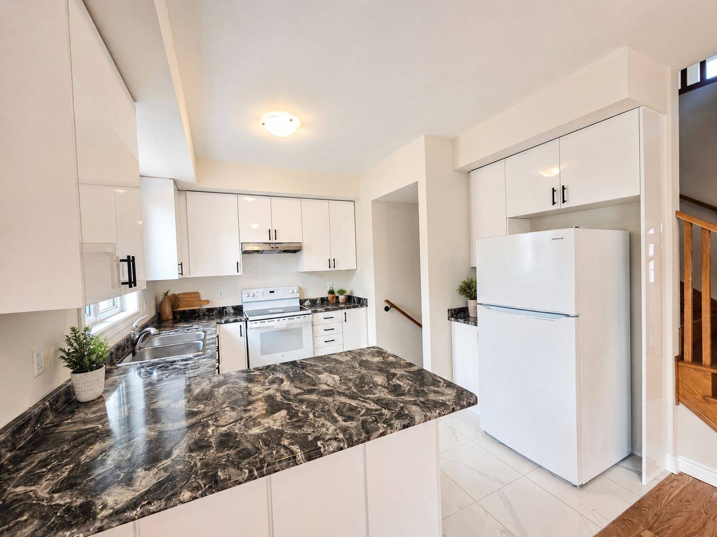 22 Hylton DR, Barrie, ON L9S 2Z8