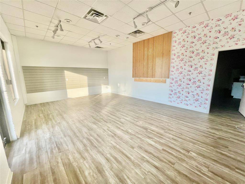 610 E Byron Nelson Boulevard #112-114, Roanoke, TX 76262