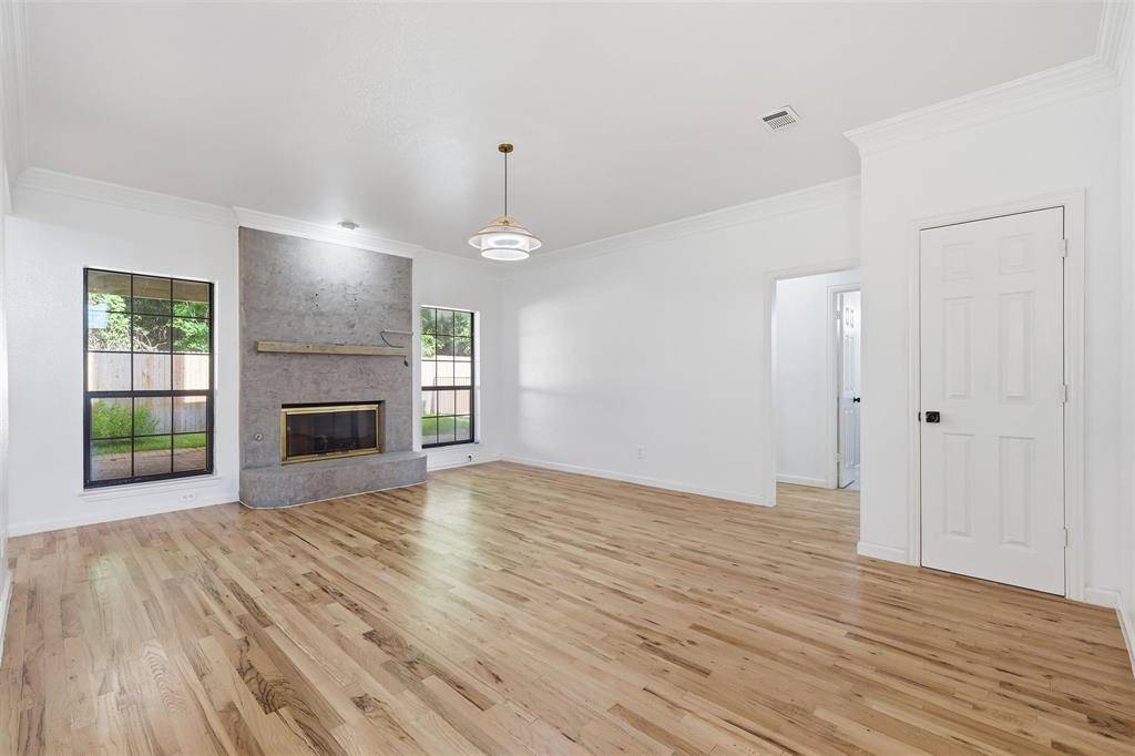 2422 Black Spruce Court, Arlington, TX 76001