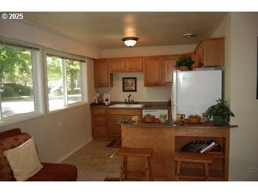 2064 W 17TH AVE, Eugene, OR 97402