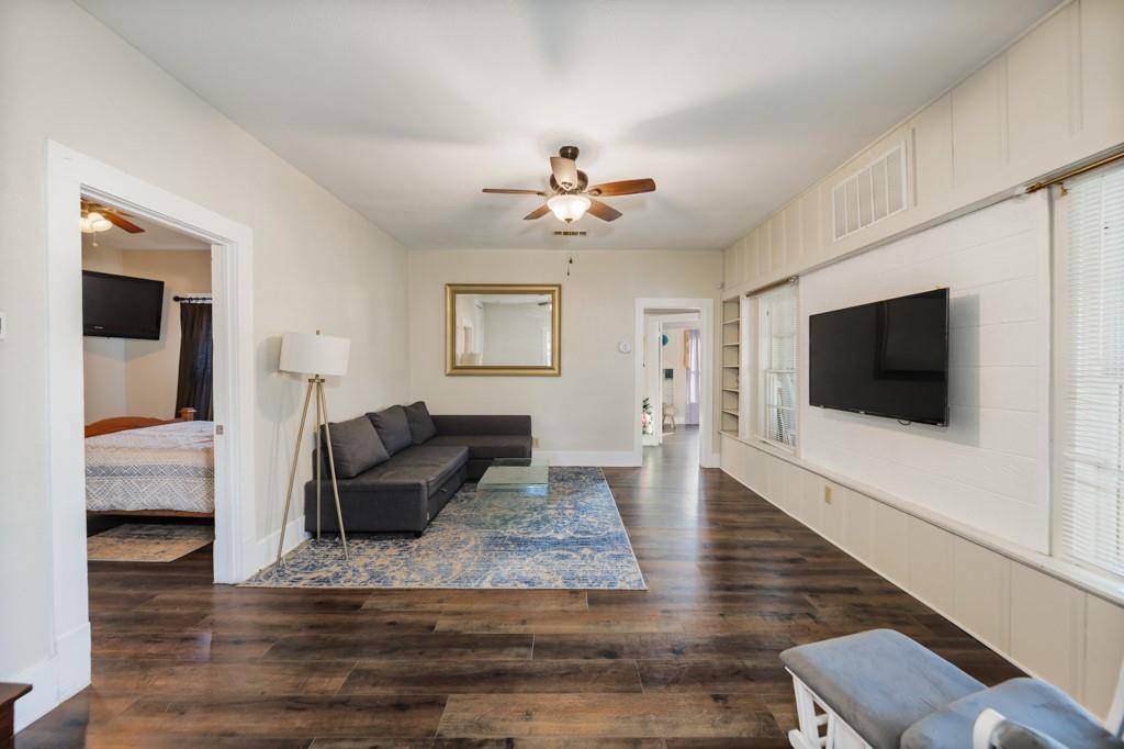 517 W Lamar Street, Alvord, TX 76225