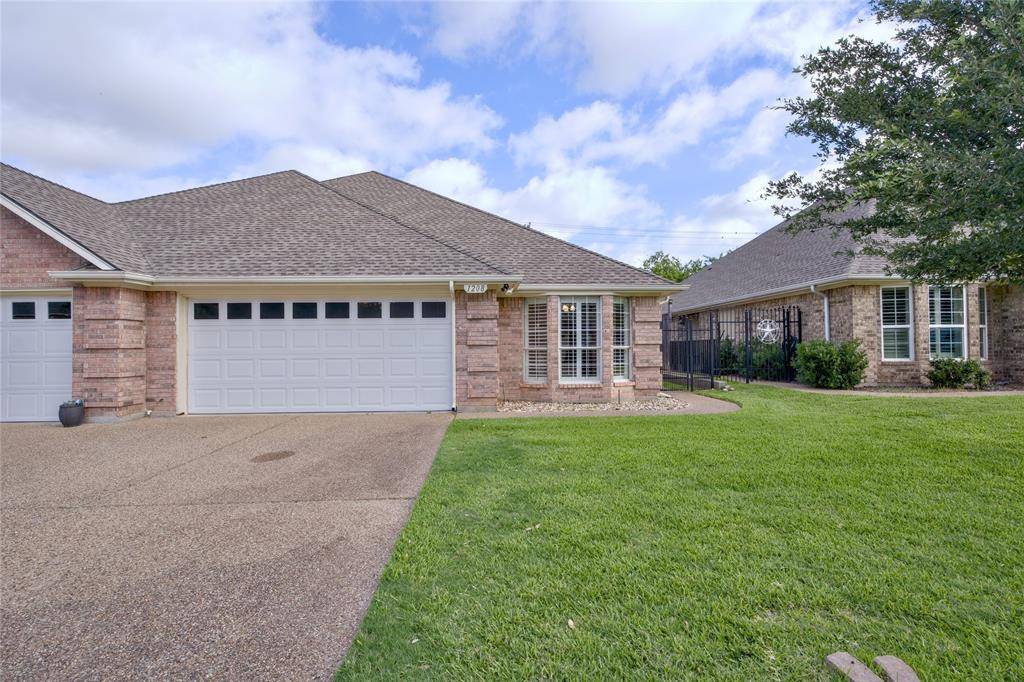 1208 Henard Lane, Granbury, TX 76048