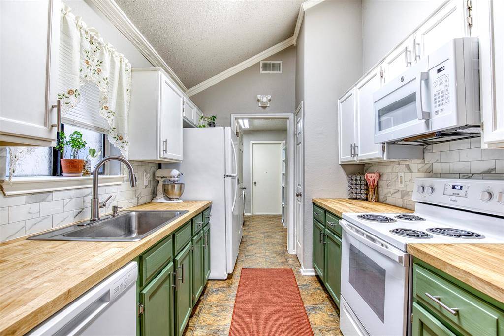 2817 Country Creek Lane, Fort Worth, TX 76123
