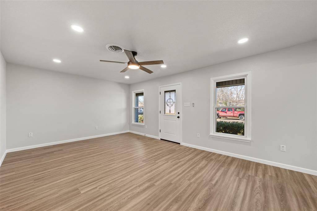 2400 S 26th Street, Waco, TX 76706