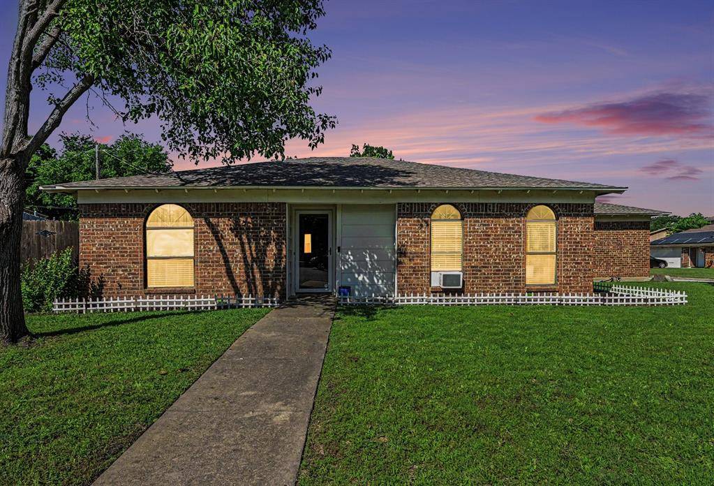 8553 James Court, White Settlement, TX 76108