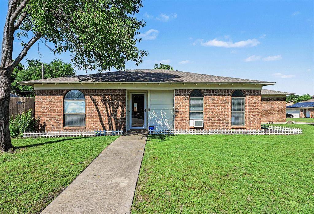 8553 James Court, White Settlement, TX 76108