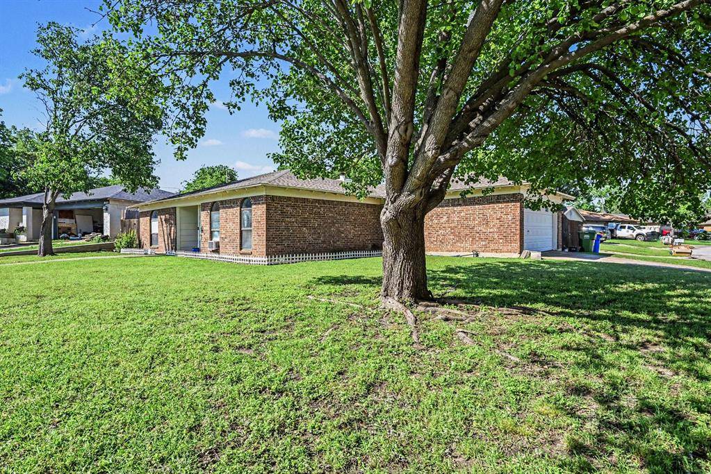 8553 James Court, White Settlement, TX 76108