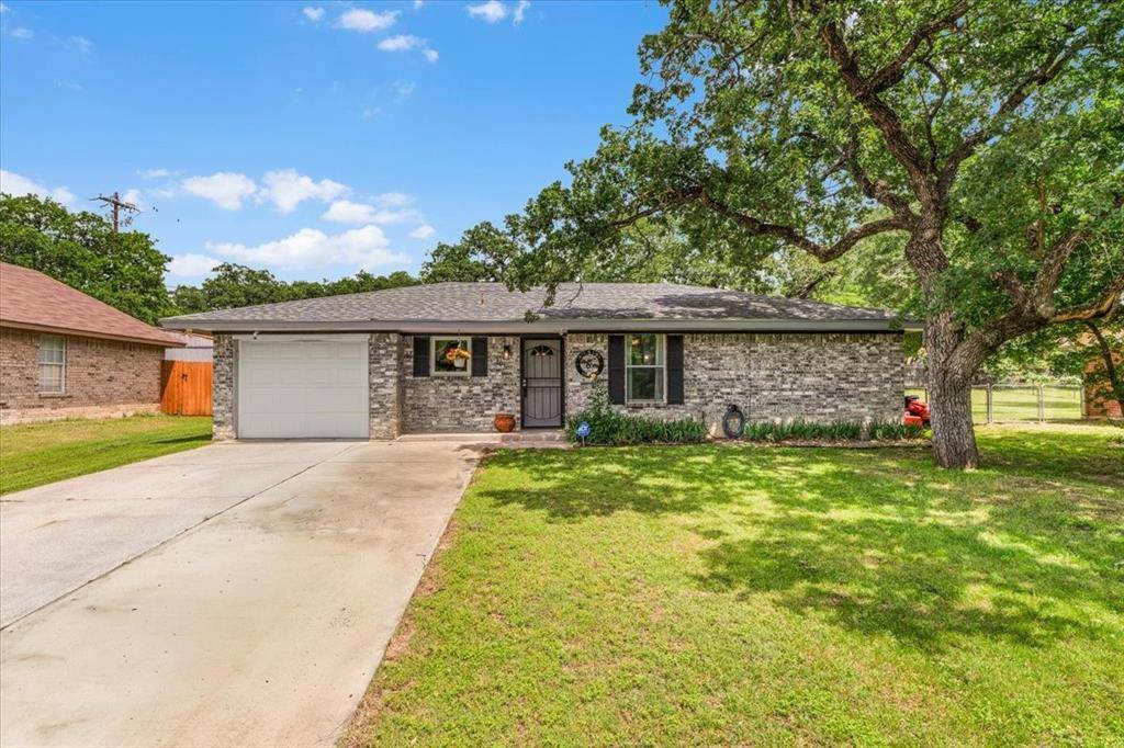 105 Rhoades Street, Azle, TX 76020