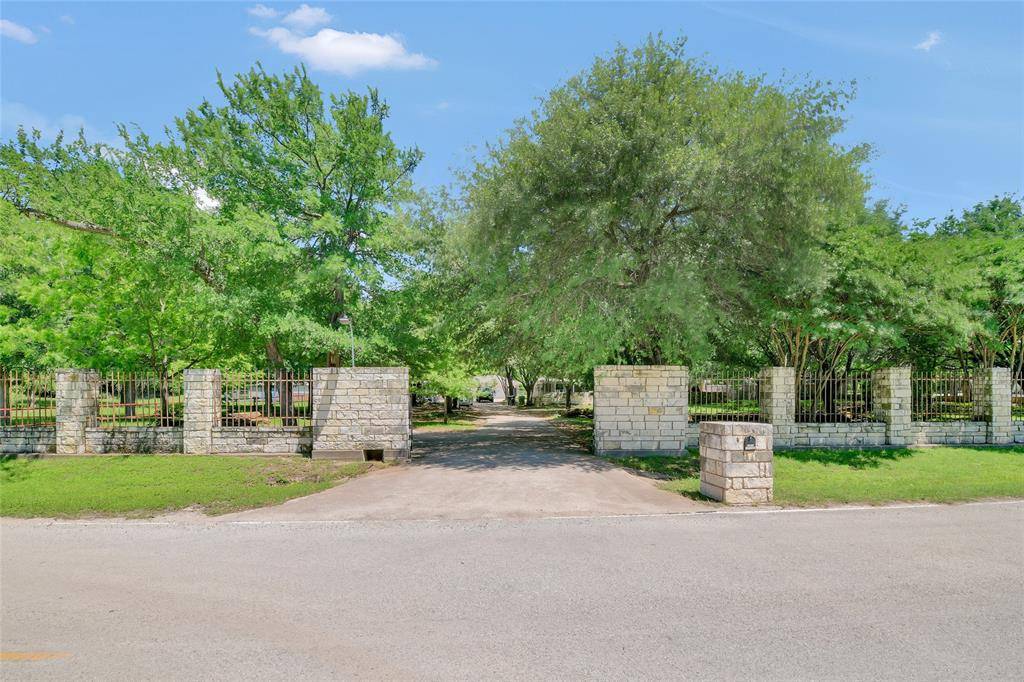 5313 Hidden Oaks Lane, Arlington, TX 76017