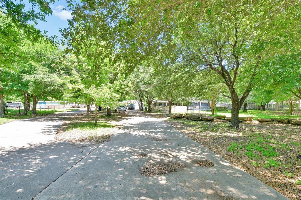 5313 Hidden Oaks Lane, Arlington, TX 76017