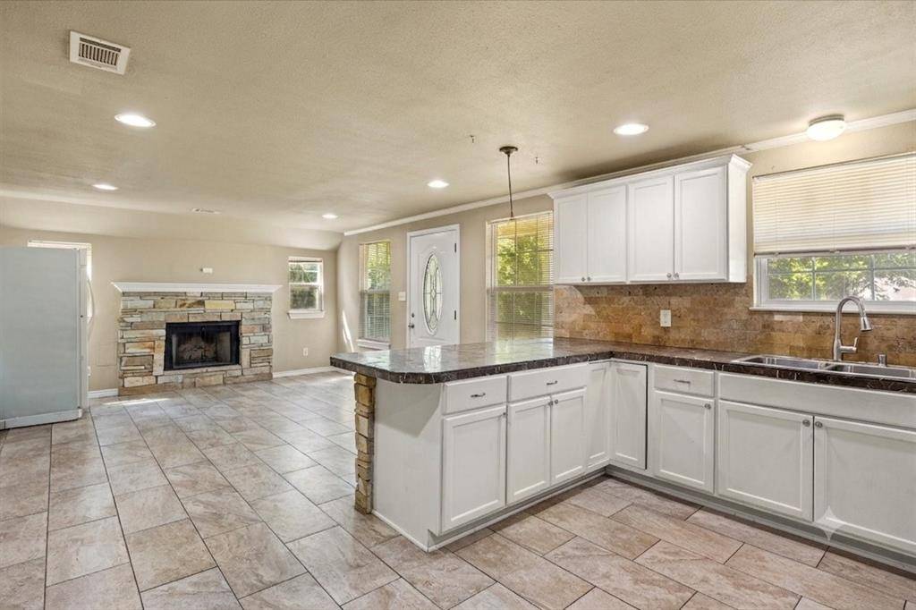 405 Granbury Court, Granbury, TX 76049