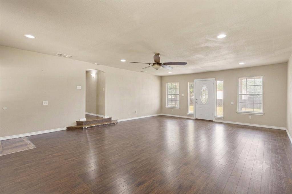 405 Granbury Court, Granbury, TX 76049