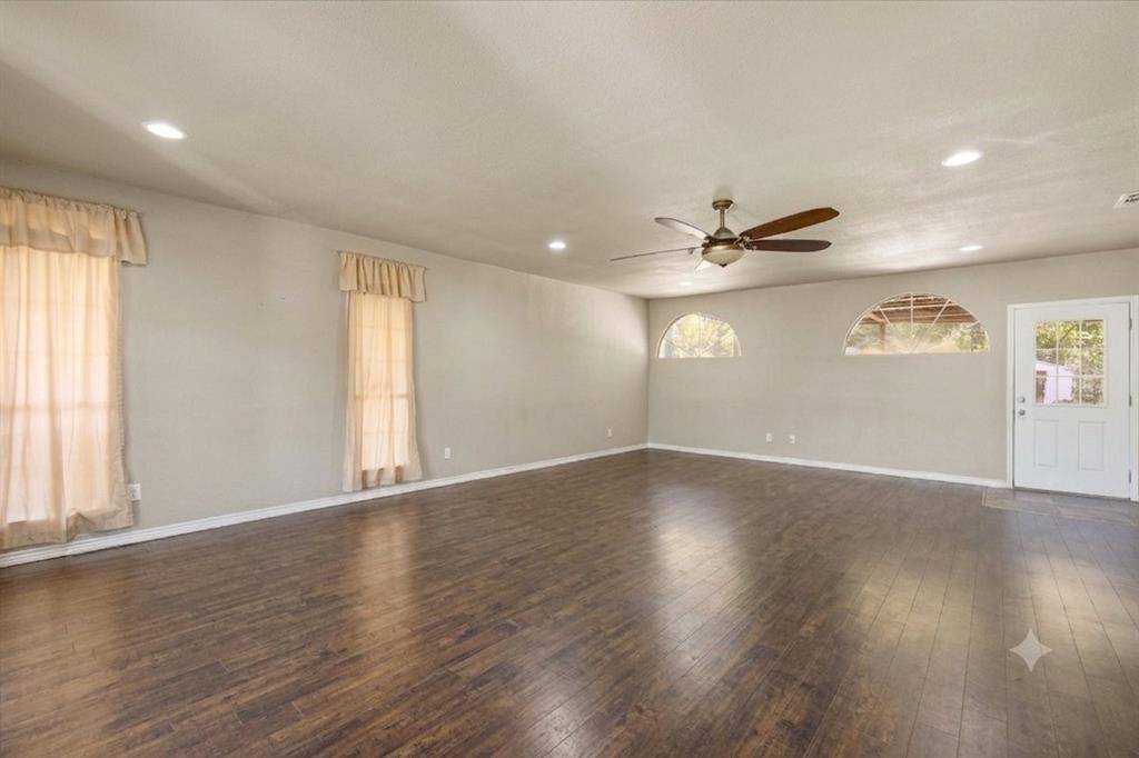 405 Granbury Court, Granbury, TX 76049