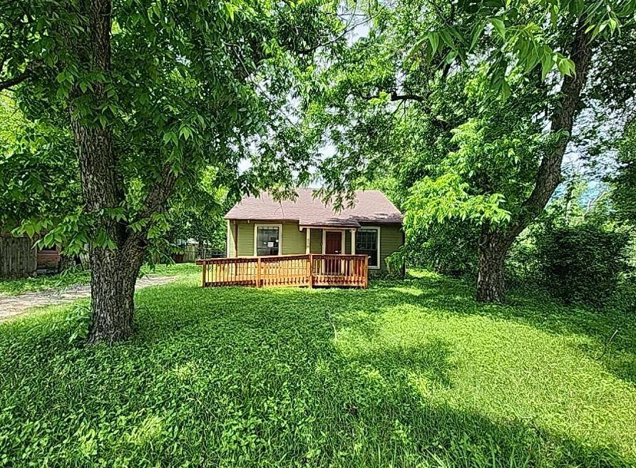 218 S Buffalo Avenue, Cleburne, TX 76033