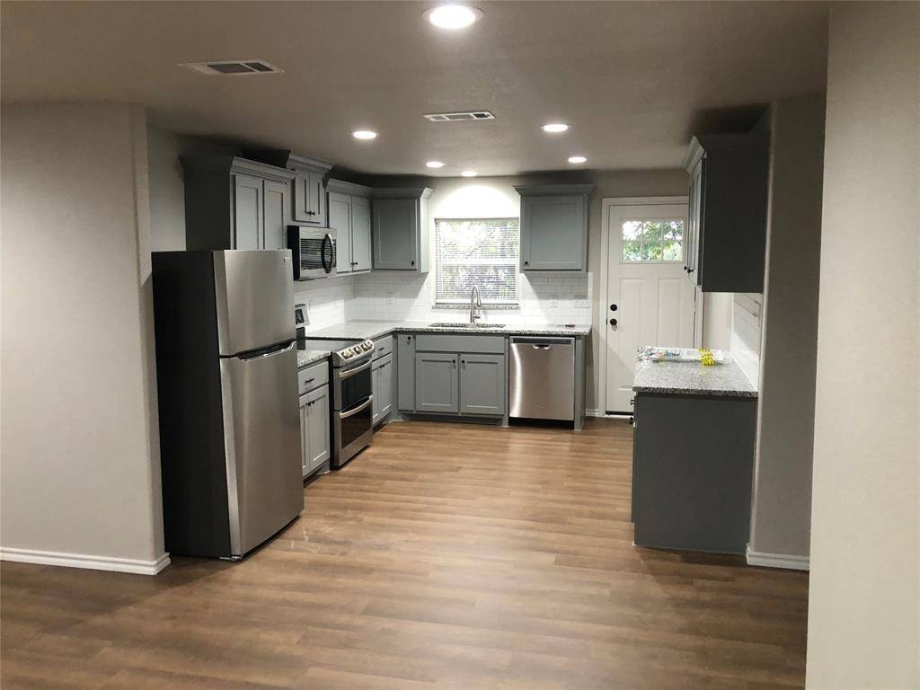 709 W Live Oak Street, Alvord, TX 76225