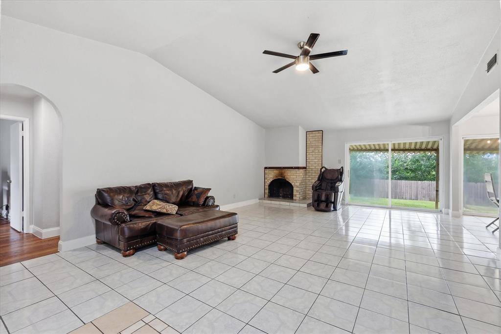 1839 Sherwood Lane, Carrollton, TX 75006