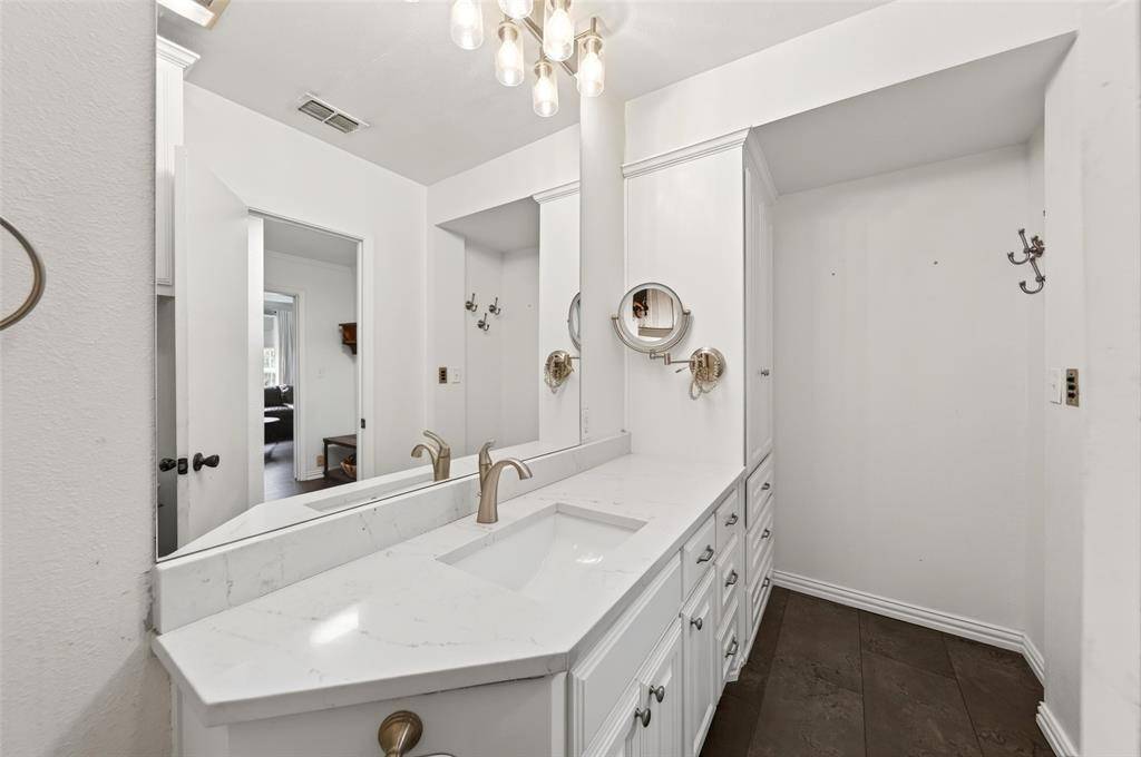 200 S Crane Street, Alvord, TX 76225