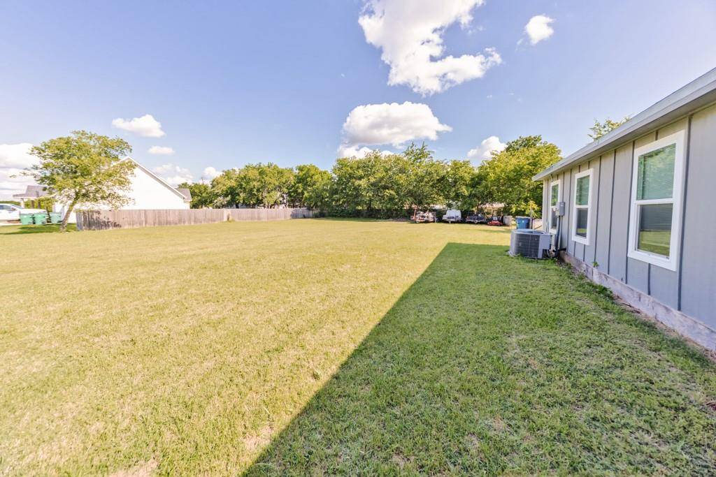 709 W Live Oak, Alvord, TX 76225